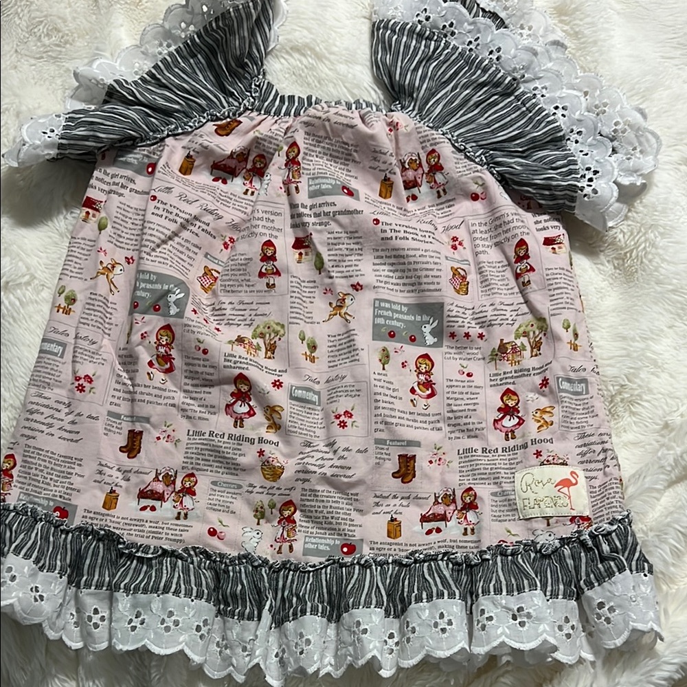 Rosa-Flamenco 
Charming Kids Casual Dress with Storybook Print